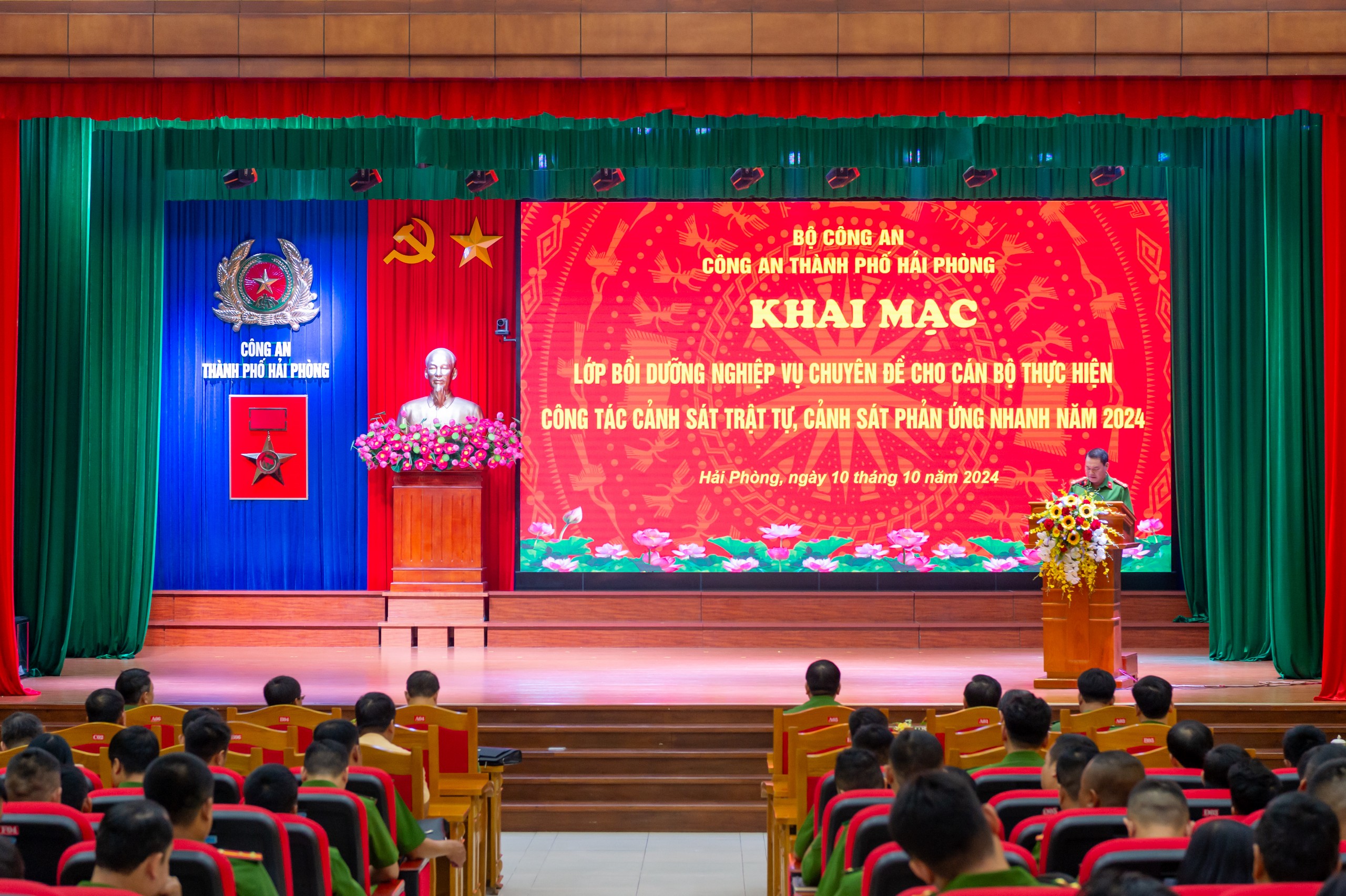 350 học viên tham gia Lớp bồi dưỡng nghiệp vụ chuyên đề cho cán bộ thực hiện công tác Cảnh sát trật tự, Cảnh sát phản ứng nhanh năm 2024